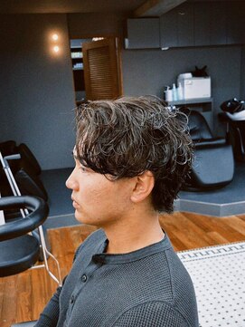 ザデイトウキョウ 表参道 青山(THE DAY TOKYO) 表参道駅MEN’S/ニュアンスパーマ/刈り上げセンターパート