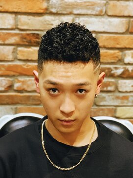 ヒロギンザバーバーショップ 丸の内店(HIRO GINZA BARBER SHOP) スキンフェード×カーリーヘア【東京/丸の内/大手町】