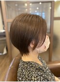ショートボブ(前髪なしやや前下がり)