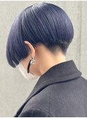 ブルーブラック センターパート 刈り上げ ハンサムショート