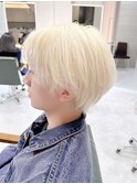ホワイトブロンドでも美髪　ケアハイブリーチデザインカラー