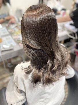 スティル カラン(STILL calin) 透明感たっぷりミルクティーカラー