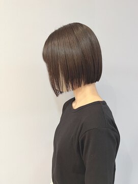 ブロッサム 保谷(Blossom) 20代30代40代前下がりストレート小顔補正立体カット