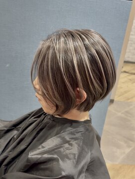 ラビマーニ 箕面店(Labimani) 【Labimani】ショートヘア×白髪ぼかし(バレイヤージュ)