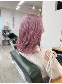 ピンクベージュ/外はねボブ