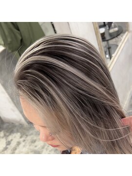 アポロ 横浜駅店(apollo) ホワイトグレージュバレイヤージュ/シャドウルーツ/横山