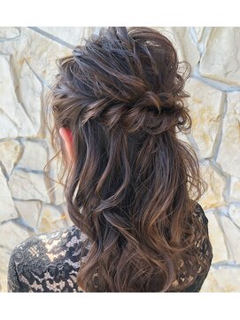 ヘアメイク ヴァロ(Hair Make VaLo) ハーフアップアレンジ