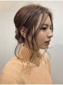 【KON】さっとお団子スタイルでも…おくれ毛で、可愛らしさを。