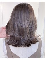 アライブ キチジョウジ(ALIVE Kichijoji)&nbsp;バレイヤージュカラーグレージュカラーエアリーミディ