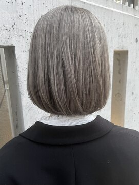 アッシュ 祐天寺店(Ash) ハイトーングレージュのコンパクトなボブ