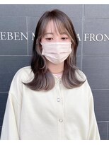 シェリア(Shelia) フェイスラインハイライト_イヤリングカラー_グレーベージュ