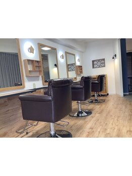 時間を忘れてゆっくりと寛げる空間が魅力の少人数サロン《Hair Design&Care Vi Lab》あなただけの時間を。