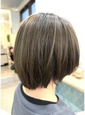 オリーブベージュ