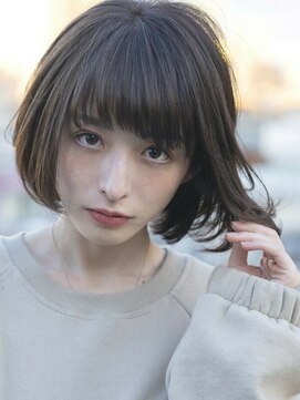 エミュ 表参道 青山(emu) 【emu井上信洋】厚めワイドバングのナチュラル丸みショートボブ