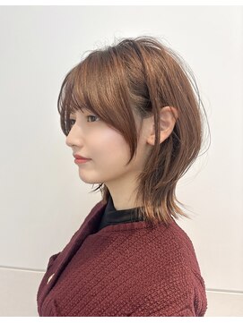 ウルフレイヤーボブアッシュベージュ