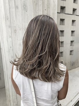 リバレッジ 広尾(Leverage) 外国人風ラフカジュアル無造作ハイライトレイヤースタイル