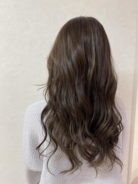 リア(Lia by KENJE) ナチュラルハイライトカラー