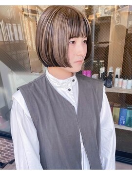 コーシ(KO-SHI) 前上がりボブ ハイトーンカラー ローライト