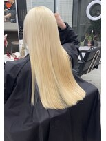 ヴァーディ オモテサンドウ(Vardy omotesando)&nbsp;抜きっぱなしブリーチ・ハイトーン・ブロンド・ハイトーン