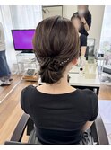 タイト目シルエットのシニヨン