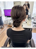 オウン(AUN)&nbsp;タイト目シルエットのシニヨン