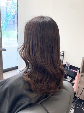 イーエムエー アールビアンカ 名駅店(e.m.a×Ar be.anca) 艶ブラウン