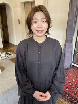 ヘアーアイスカルテット(HAIR ICI QUARTET) ブリーチなし大人可愛いマロンブラウン似合わせ耳かけボブ