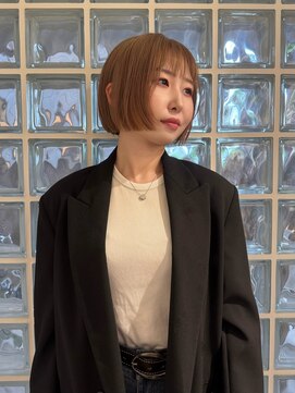 ブリーチ1回ハイトーン梅雨切りっぱなしミニボブ顔まわりカット