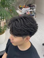 メンズカット リア(Men’s cut riah)&nbsp;センターパートフェザーパーマニュアンスパーマメンズパーマ