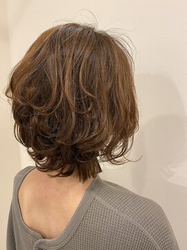 ワイスラッシュジングウ(Y / JINGU) ふんわりレイヤースタイル