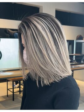 サロウィン 下北沢(SALOWIN) くすみベージュのシャドールーツ