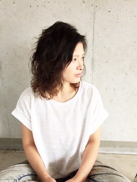 セシカアージュ(Cesica age) キメすぎないラフな強めウェーブ