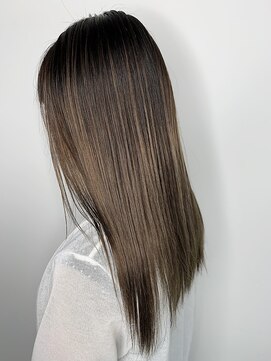 イズ(iss) #ナチュラルハイライトカラー #ナチュラルバレイヤージュ