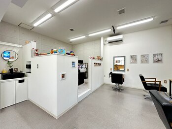 ルートヘアー(ROUTE HAIR)の写真/3席のみのプライベート空間で、周りを気にせずお悩み相談がしやすい！施術の待ち時間が少ないのも魅力的◎