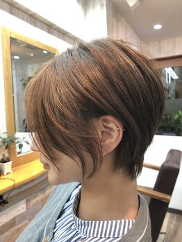 デザインケアアムリット(Design Care Amrit)の写真/小顔効果抜群の似合わせショートカットで、朝のセットも楽に♪新しい自分に出会いませんか？