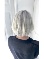 ウーロス(uros.)&nbsp;ホワイトカラー×ボブ