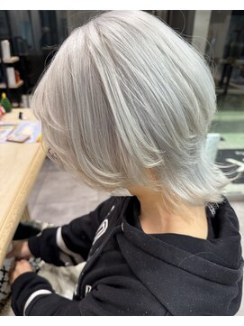 ラック 本厚木店(LUCK) ホワイトカラー、ウルフカット