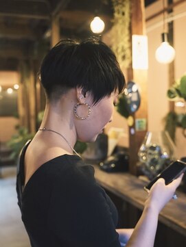 床の間 刈り上げベリーショート