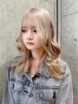 サンク 原宿 表参道(cinq) ダメージレスなブリーチカラーで作るホワイトベージュカラー