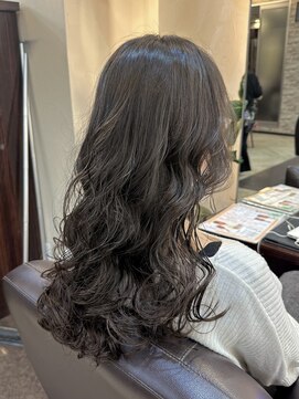 キャラ 池袋本店(CHARA) ギシギシ毛先が絡まる猫っ毛ロングにコテ巻き風パーマ！【貴也】