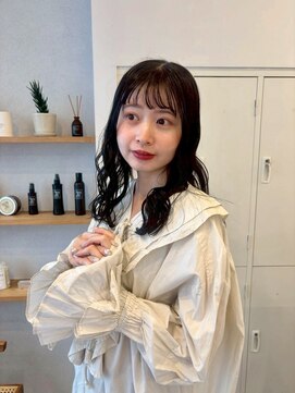 クリっとツヤ感のあるミディアムパーマ風