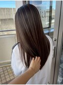 大人シアーベージュミニウルフボブミディアムレイヤー