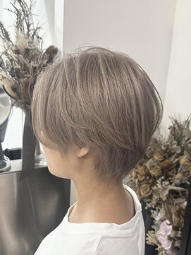 セブンスヘブン(SEVENTH HEAVEN) ショートxホワイトベージュ