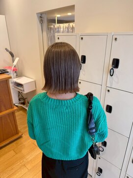 エッジ(EDGE) グレージュブラウン×切りっぱなしボブ