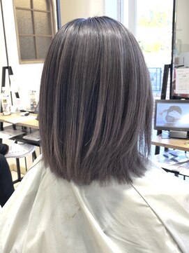 クアトログランシュ ひたちなか店(QUATRO×GranCieux) ナチュラルバレイヤージュ×プラチナグレージュ