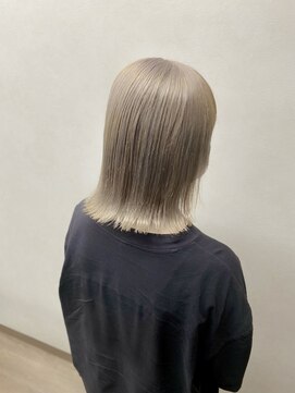 ヴィフ 大船(VIF) 複雑履歴からのハイトーンカラー/ホワイトグレー/大船駅/大船