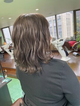 ビアージュ(Viage) :ウェーブミディ :ベージュカラー :グレージュ :ブリーチ