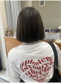 暗めグレージュ