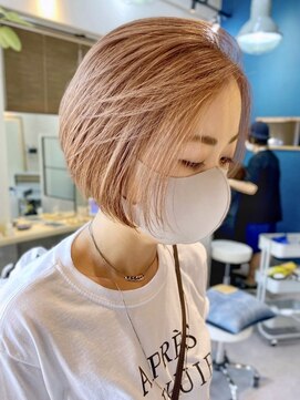 リノショアーズ 元町店(RINOSHORES) センターパート丸みショートボブ暖色系シアーベージュブロンド