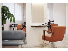ワイワイヘアー(YY hair)の雰囲気（広く開放感あるフロア）